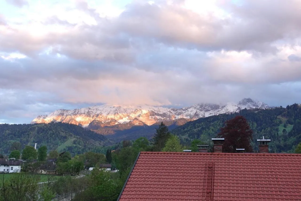 Loisachglueck Apartment Garmisch-Partenkirchen Germany